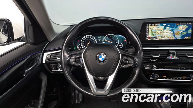 BMW 5-Series 2019 — photo 19