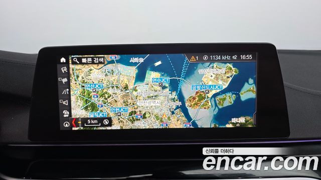 BMW 5-Series 2019 — photo 20