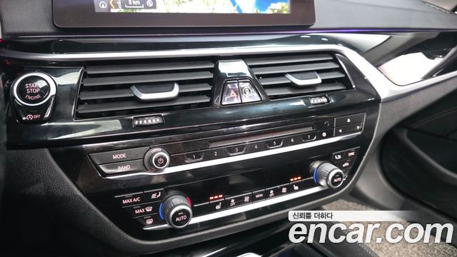 BMW 5-Series 2019 — photo 22