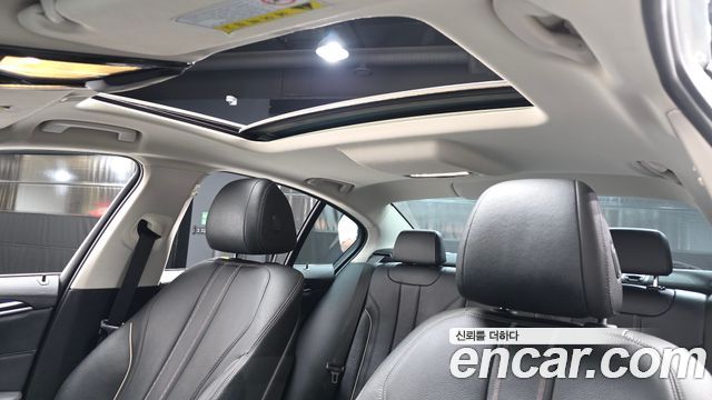 BMW 5-Series 2019 — photo 24