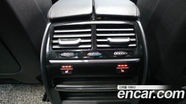 BMW 5-Series 2019 — photo 25