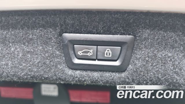 BMW 5-Series 2019 — photo 26
