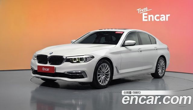 BMW 5-Series 2019 — photo 1