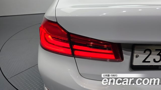 BMW 5-Series 2019 — photo 9