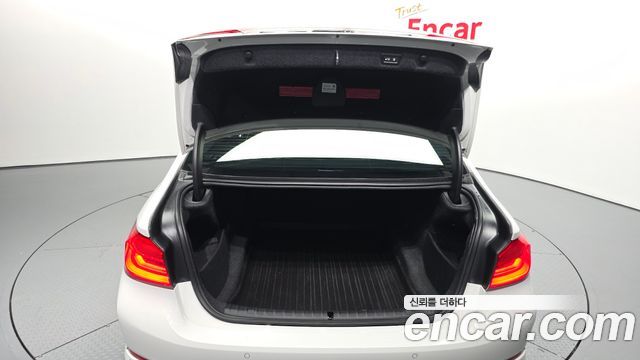 BMW 5-Series 2019 — photo 27