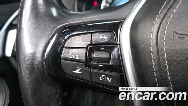 BMW 5-Series 2019 — photo 30