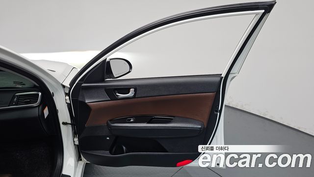 Kia K5 2016 — photo 14