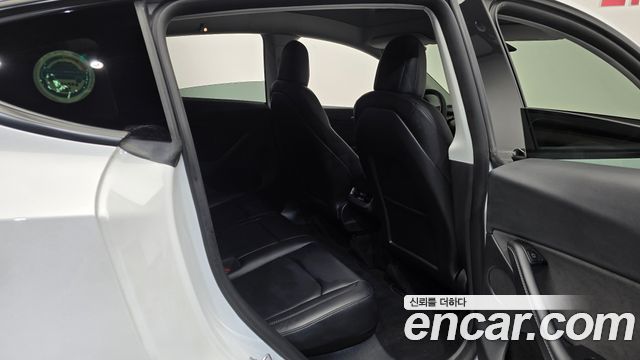 Tesla Model Y 2022 — photo 17