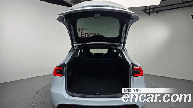 Tesla Model Y 2022 — photo 23