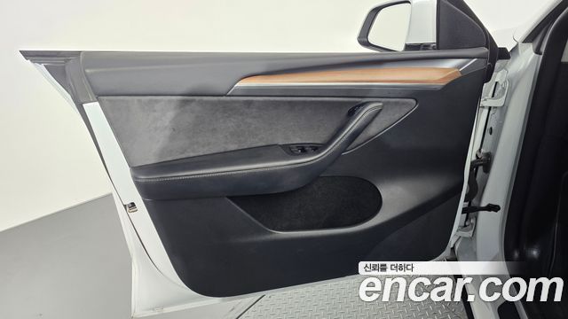 Tesla Model Y 2022 — photo 14