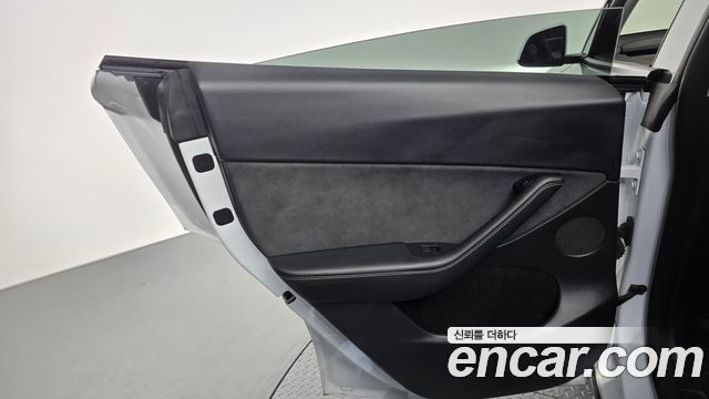 Tesla Model Y 2022 — photo 15