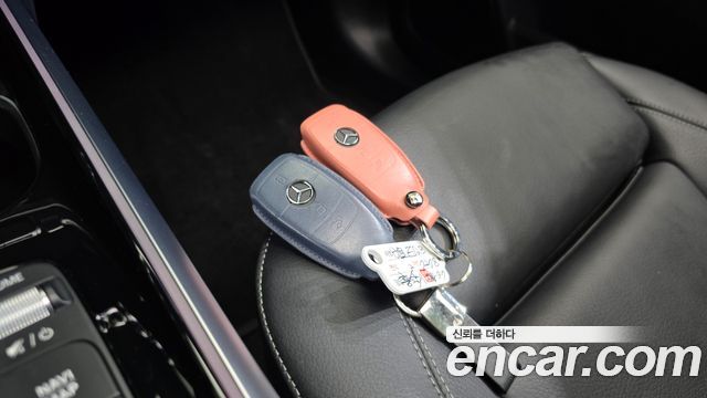 Mercedes-Benz EQB 2023 — photo 21