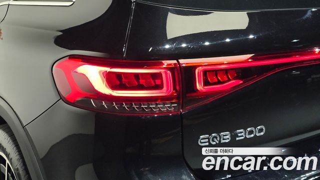 Mercedes-Benz EQB 2023 — photo 9