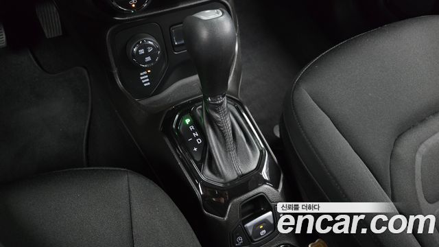 Jeep Renegade 2017 — photo 9