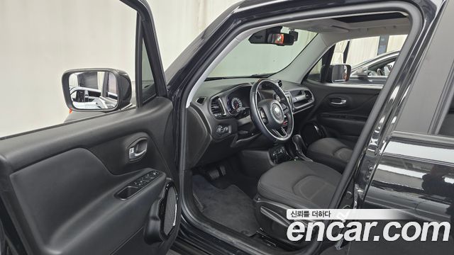 Jeep Renegade 2017 — photo 10