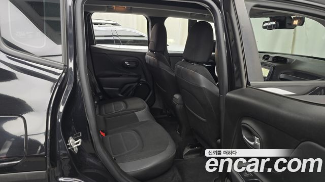 Jeep Renegade 2017 — photo 11
