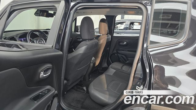 Jeep Renegade 2017 — photo 12