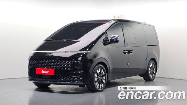 Hyundai Staria 2025 — photo 1