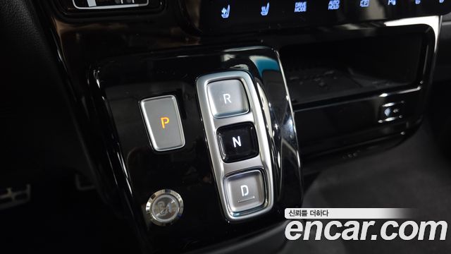 Hyundai Staria 2025 — photo 9