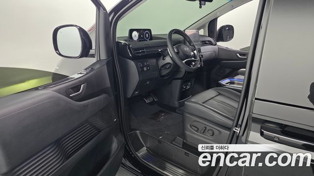 Hyundai Staria 2025 — photo 10