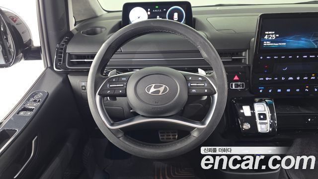 Hyundai Staria 2025 — photo 13