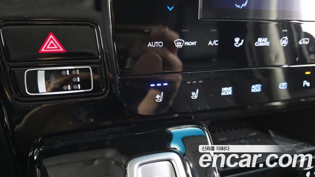 Hyundai Staria 2025 — photo 17
