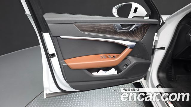 Audi A6 2020 — photo 14