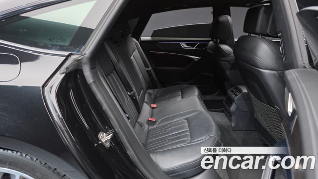 Audi A7 2021 — photo 12