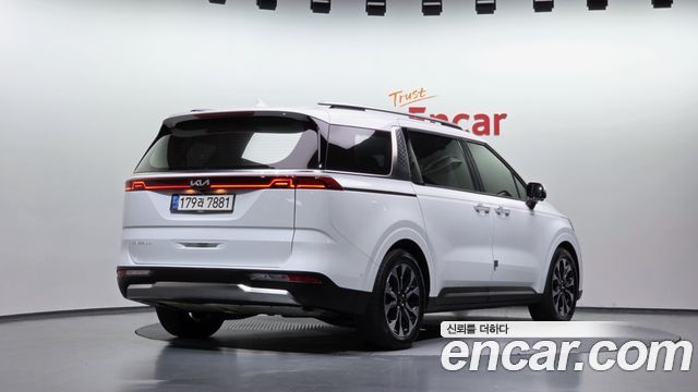 Kia Canival 2023 — photo 2