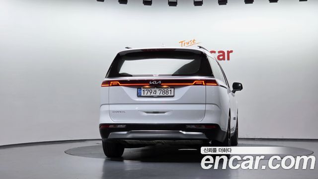 Kia Canival 2023 — photo 4