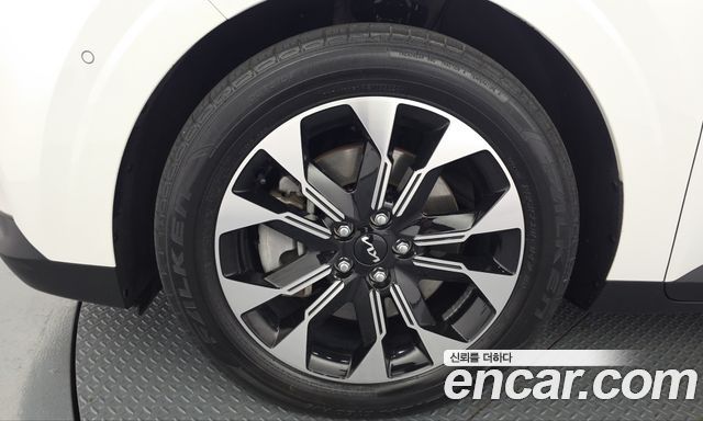 Kia Canival 2023 — photo 5
