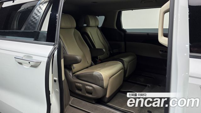 Kia Canival 2023 — photo 18