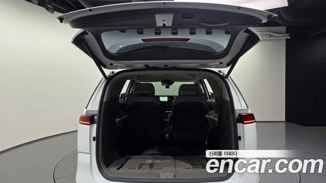 Kia Canival 2023 — photo 26