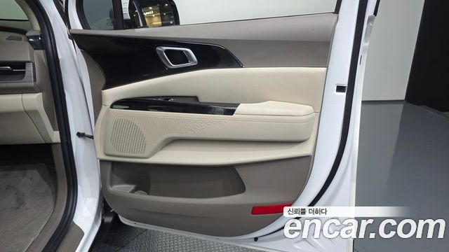 Kia Canival 2023 — photo 15