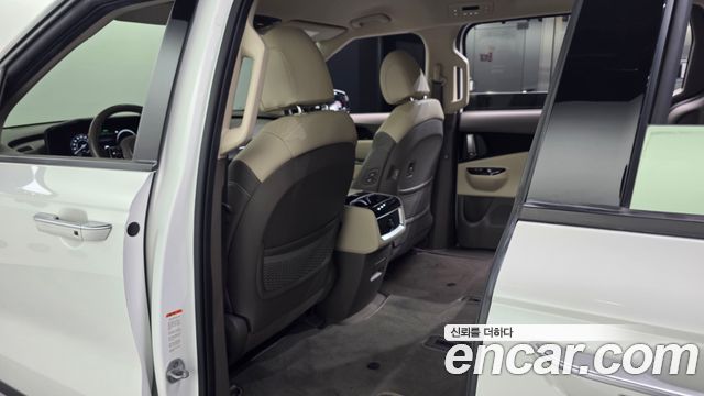 Kia Canival 2023 — photo 16