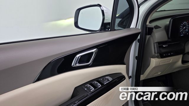 Kia Canival 2023 — photo 35