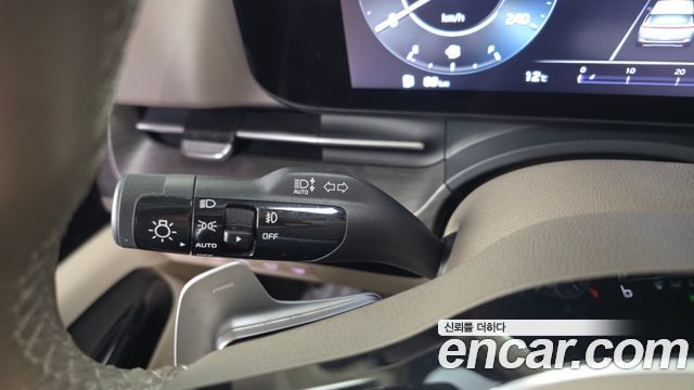 Kia Canival 2023 — photo 36