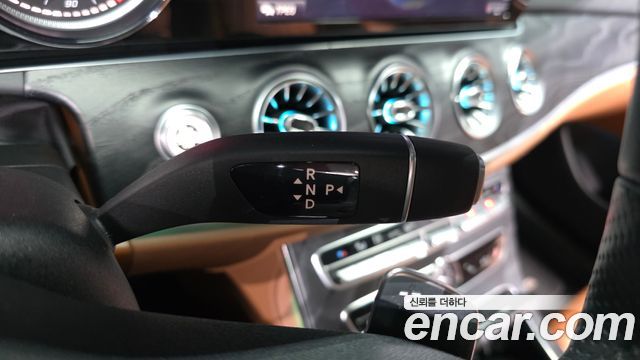 Mercedes-Benz E-Class 2019 — photo 12