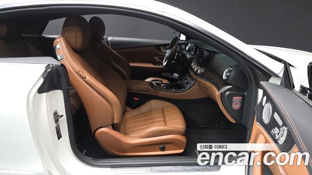 Mercedes-Benz E-Class 2019 — photo 17