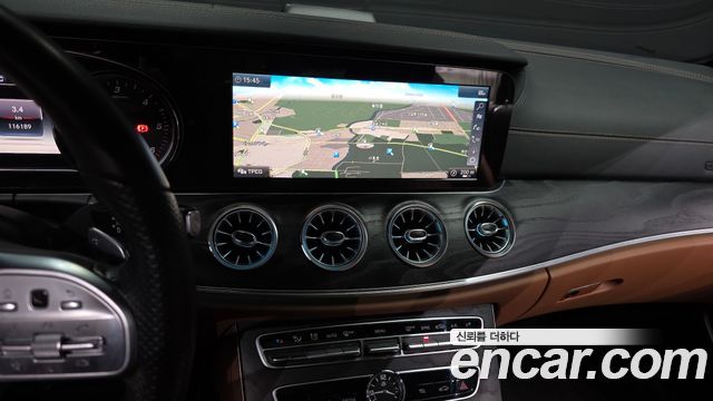 Mercedes-Benz E-Class 2019 — photo 20