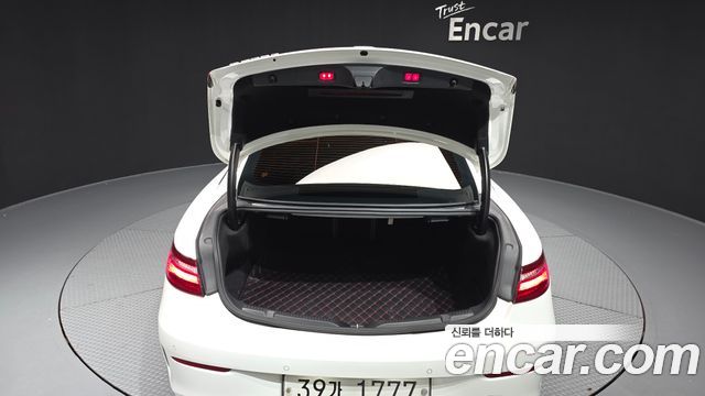 Mercedes-Benz E-Class 2019 — photo 26