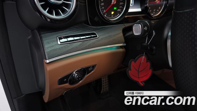 Mercedes-Benz E-Class 2019 — photo 28