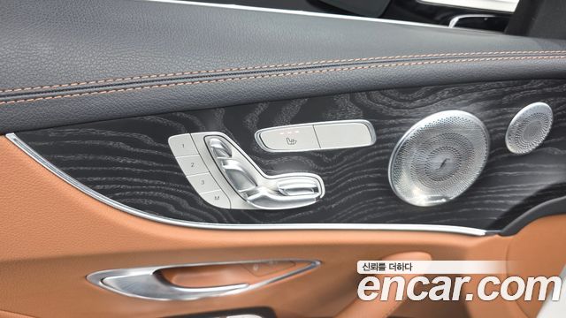 Mercedes-Benz E-Class 2019 — photo 30
