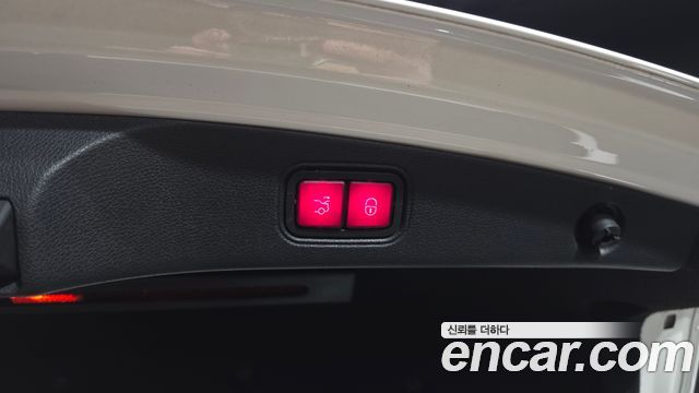 Mercedes-Benz E-Class 2019 — photo 32