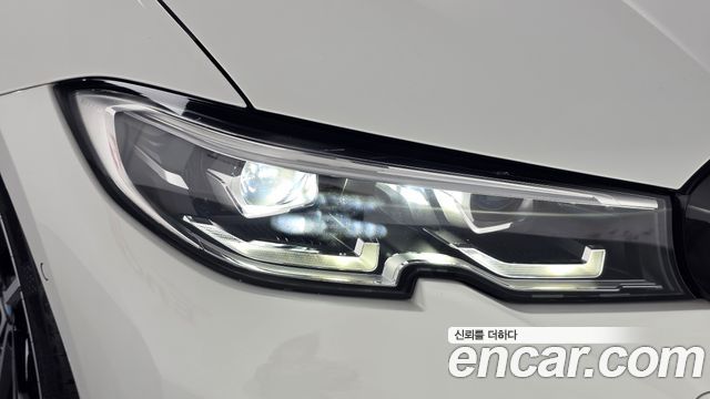 BMW 3-Series 2021 — photo 8