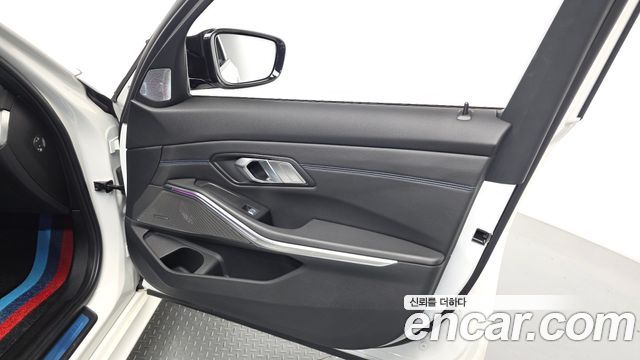 BMW 3-Series 2021 — photo 14