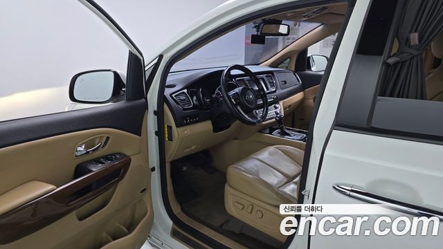 Kia Canival 2016 — photo 10