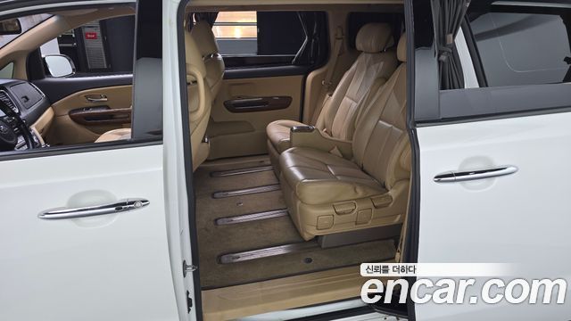 Kia Canival 2016 — photo 11