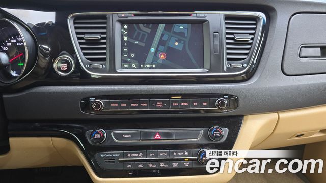 Kia Canival 2016 — photo 12