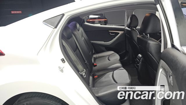 Hyundai AVANTE 2014 — photo 17